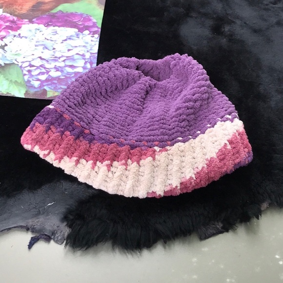 Large Purple Beanie with Ponytail Hole Possibly Hand Knitted Winter Hat - Picture 3 of 10